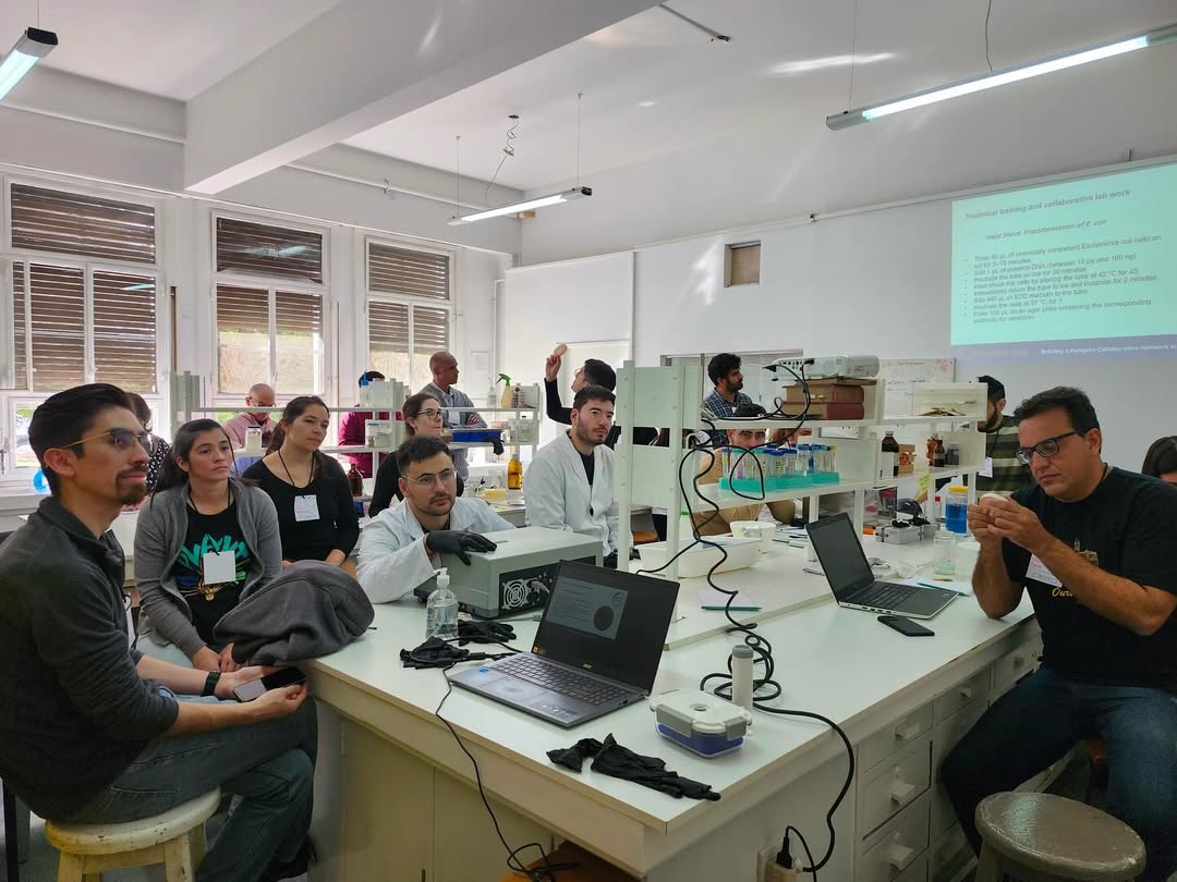 La semana pasada fue el hito de lanzamiento del centro Reclone Latam en la UNCuyo, Mendoza ?? las experiencias compartidas sobre la dificultad de acceder a reactivos biolo?gicos para la investigacio?n y la educacio?n en la regio?n, re.jpg (116 KB)